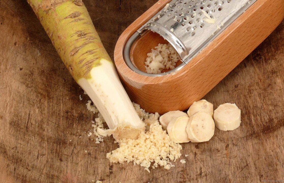 Grated horseradish root to prepare a medicinal rub for lumbar osteochondrosis