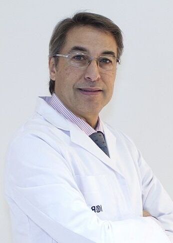 Doctor orthopedist Citra Lahera León